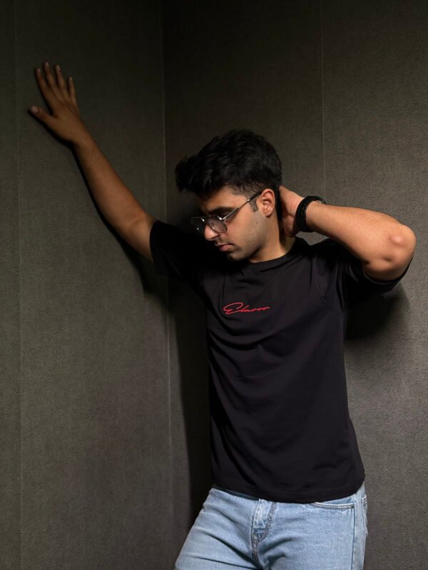 The Elaroo Oversized Black Tee - Image 2