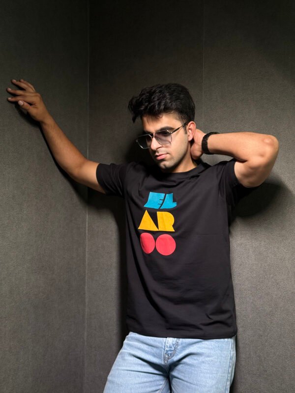 The Elaroo Classic Black Tee - Image 3